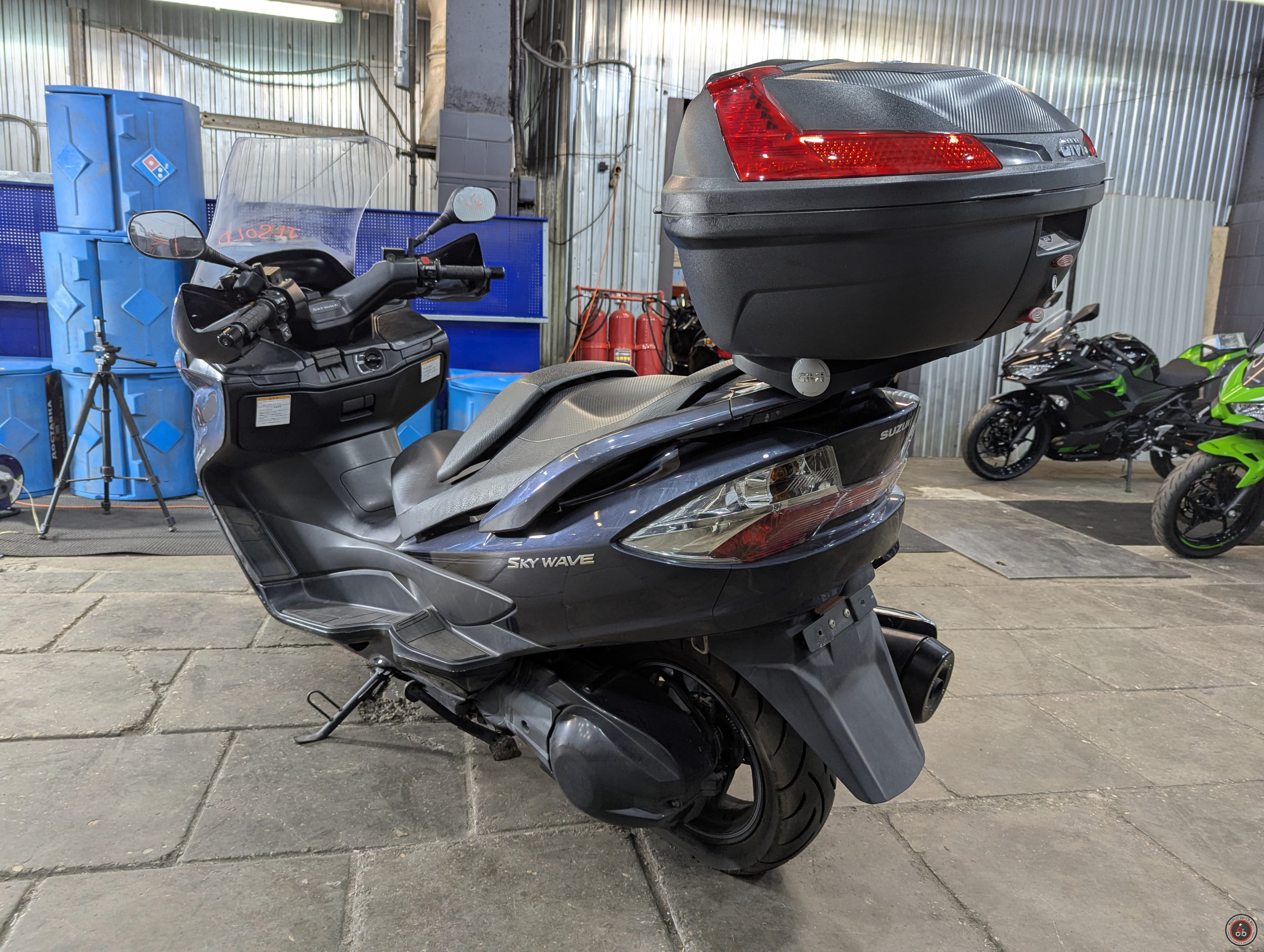 Скутер Suzuki Skywave 400 CK45A 2012 г. в. - Емкость топливного бака: 13 литров