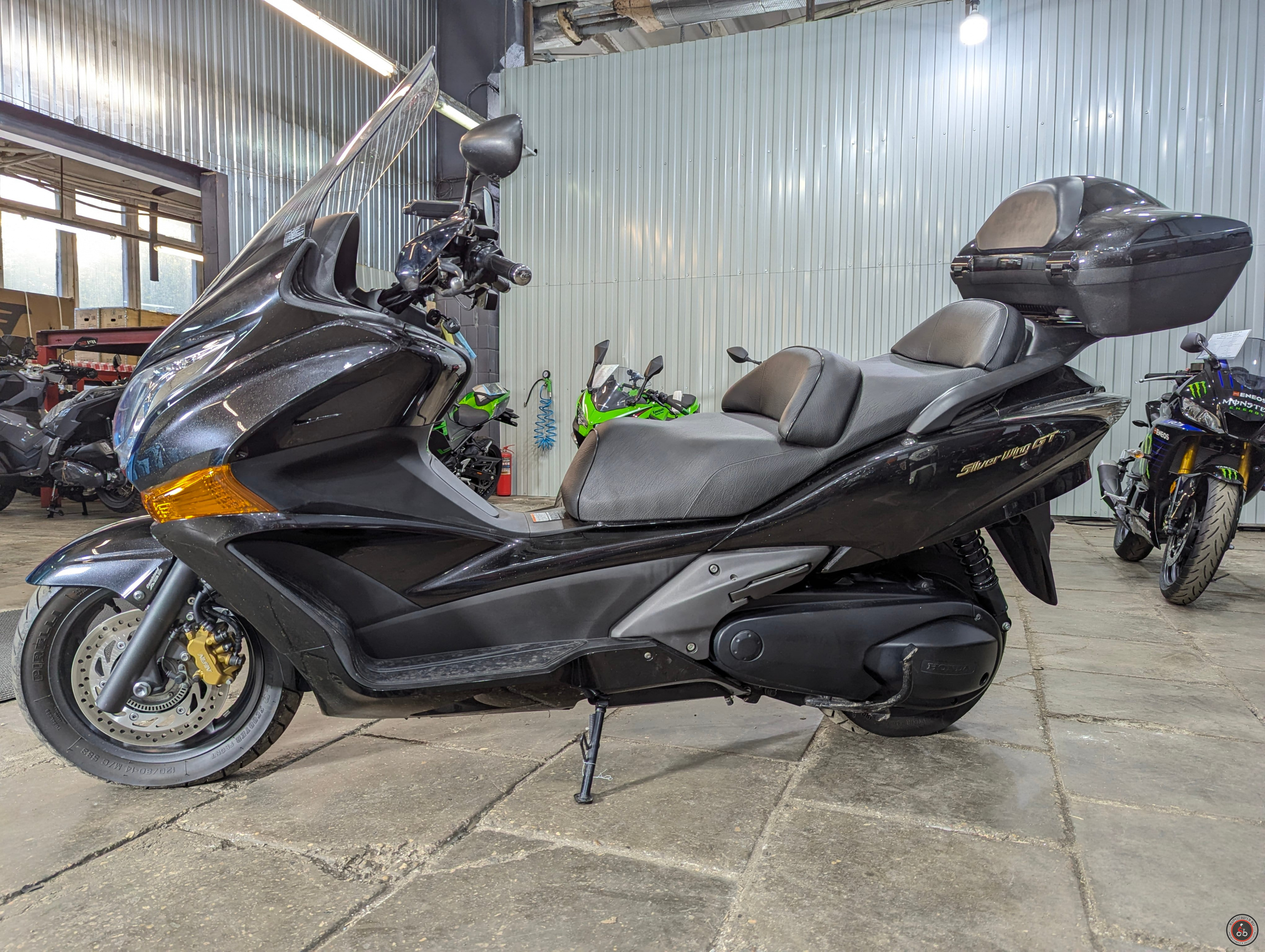 Скутер Honda Silverwing 600 GTA PF02 2009 г. в. - Пробег: 8093 км