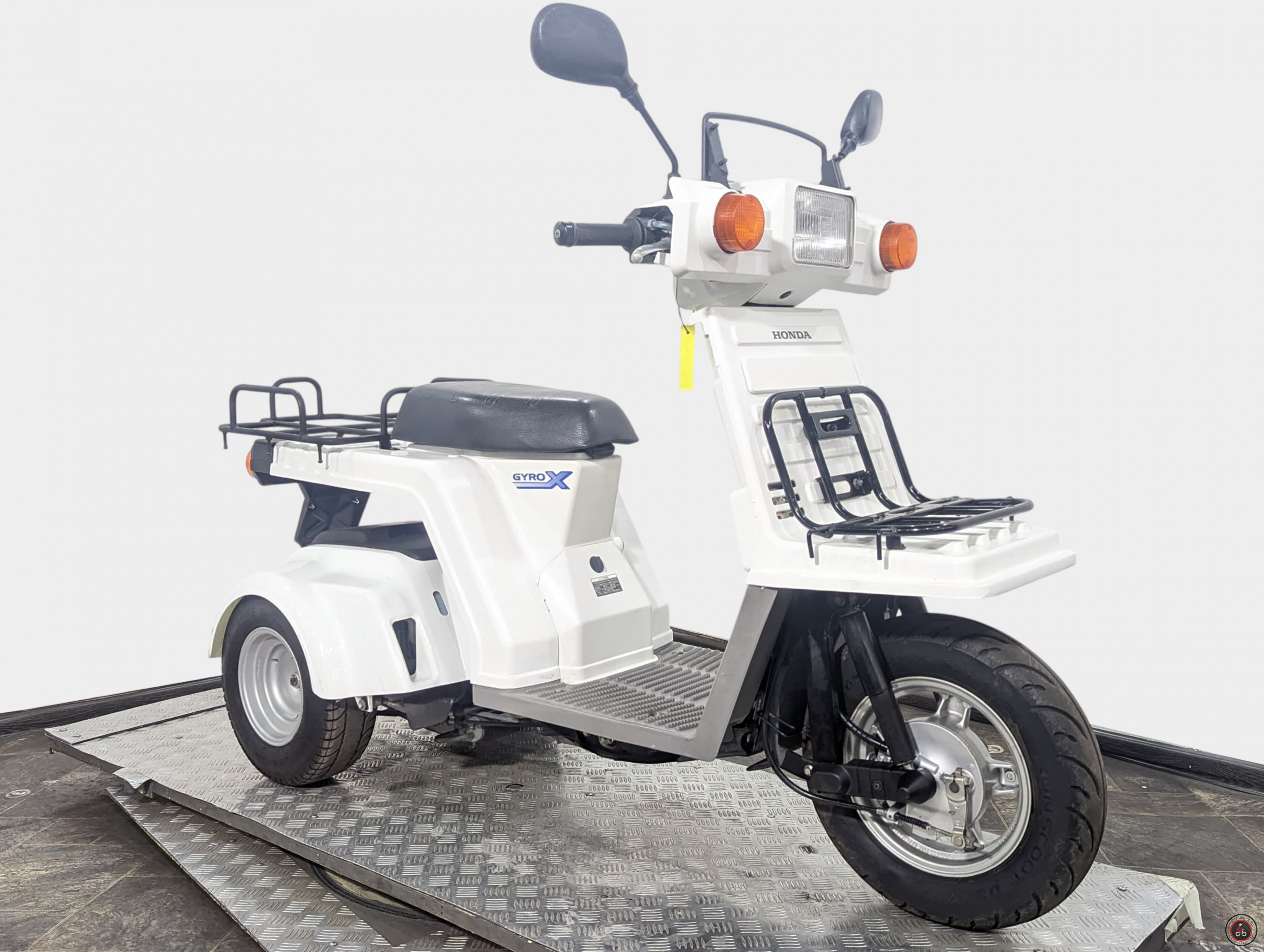 Скутер Honda Gyro X PGM-FI TD02 - Тип задней подвески: Маятниковая с одним амортизатором