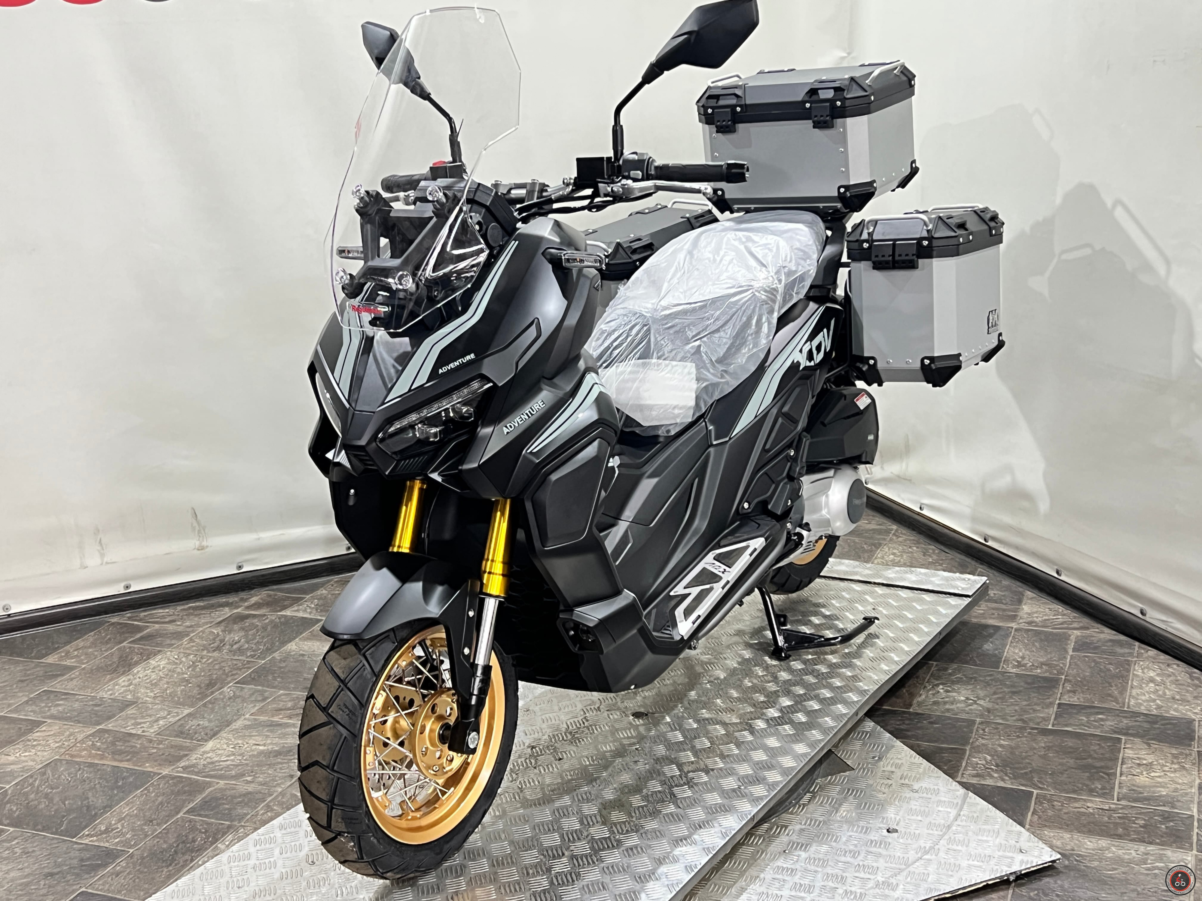 Скутер Regulmoto XDV ADVENTURE 300CC 4T в комплекте с кофрами (LJ300T-18) EFI Черный