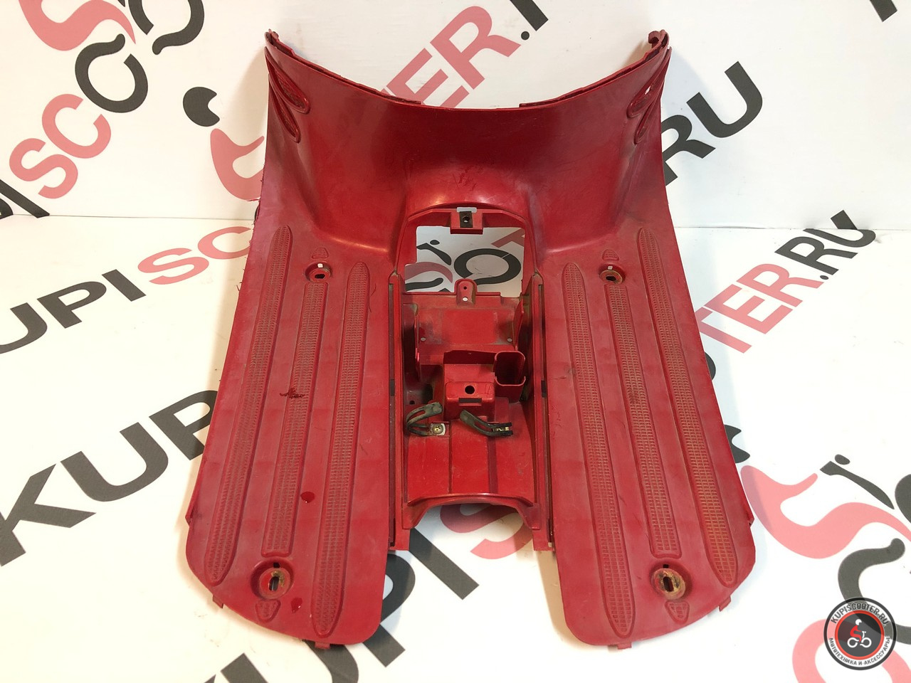 Пол Honda Giorno AF24 (Красный) Б/У