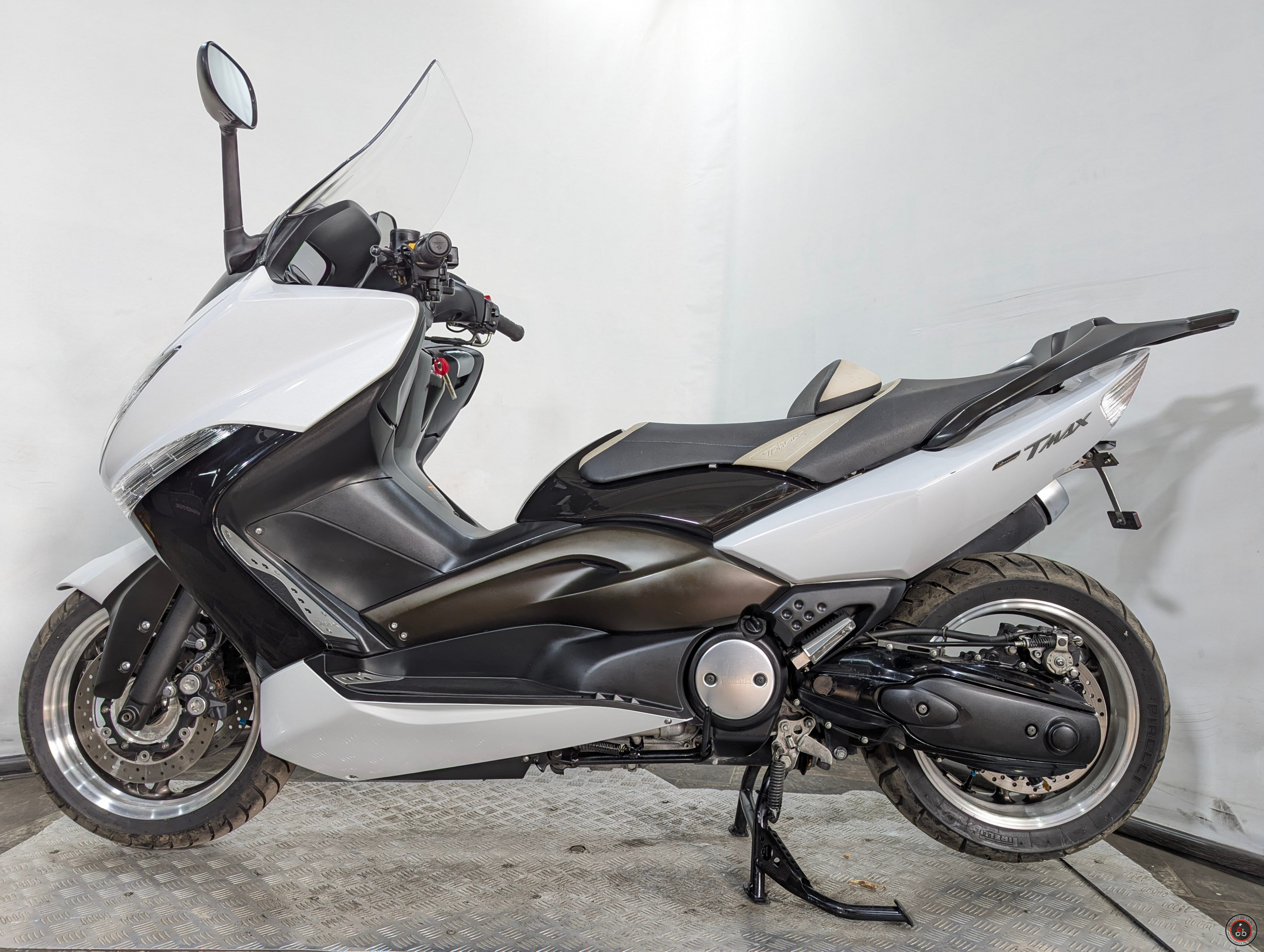 Скутер Yamaha T-Max 10th SJ08J 2010г. - Емкость топливного бака: 15 л