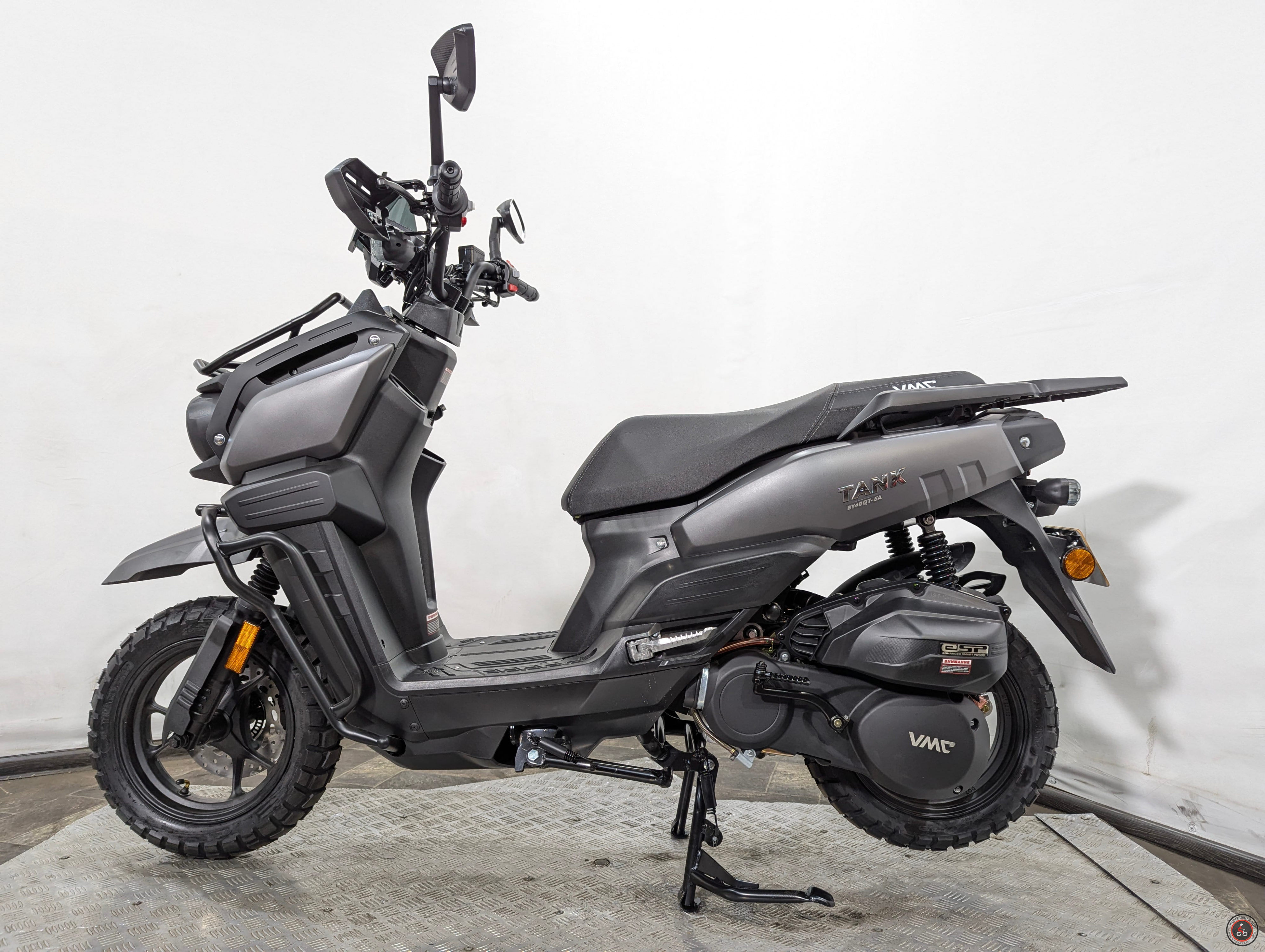 Скутер TANK BY49QT-5A СЕРИЯ Z1500 - Емкость топливного бака: 6.8 л.