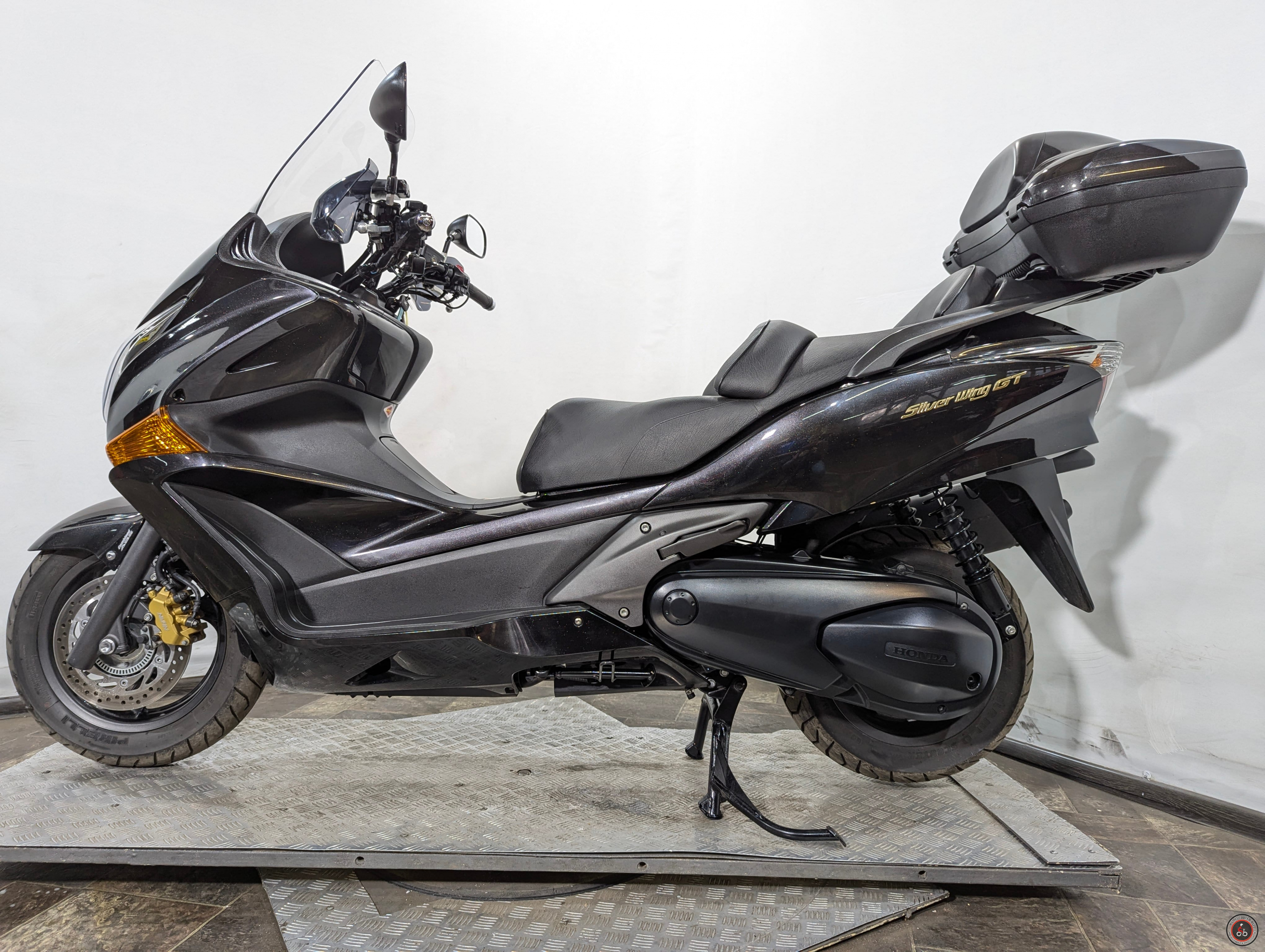 Скутер Honda Silverwing 600 GTA PF02 2009 г. в. - Емкость топливного бака: 16 л