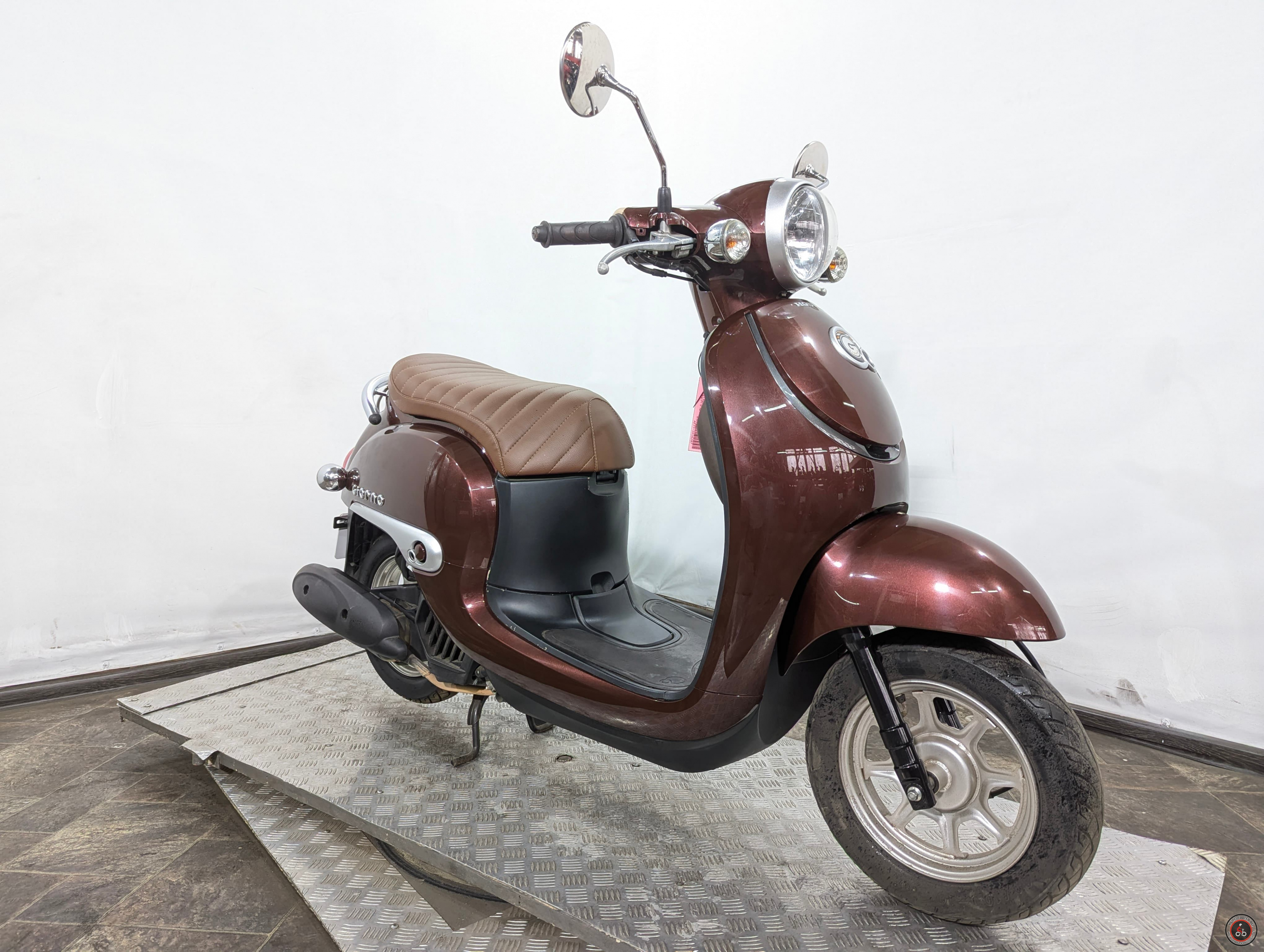 Скутер Honda Giorno PGM-FI AF77 2015г.в - Емкость топливного бака: 4,5 л.