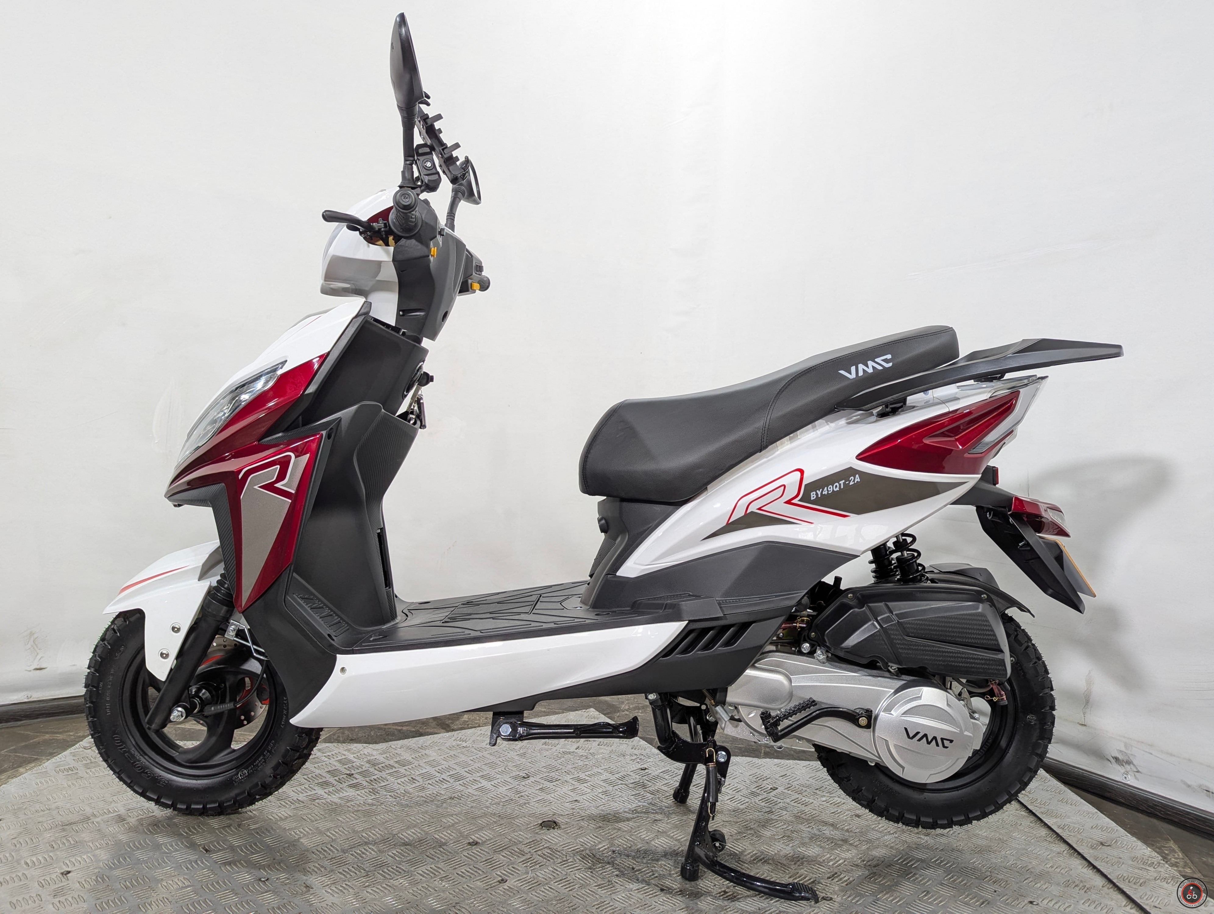 Скутер VMC (Vento) City (49/150cc) Красный - Емкость топливного бака: 6 литров