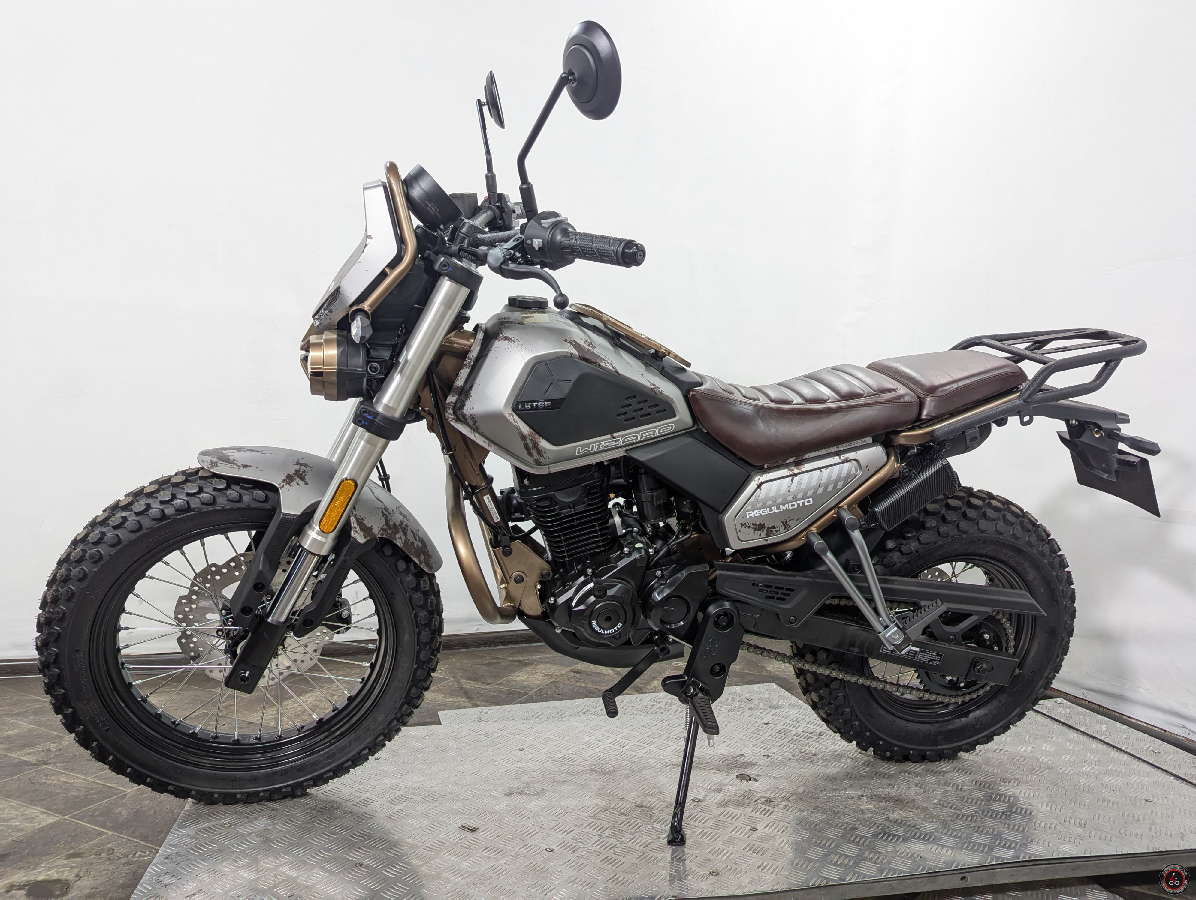 Мотоцикл Regulmoto Wizard 230 Серый - Количество цилиндров: 1