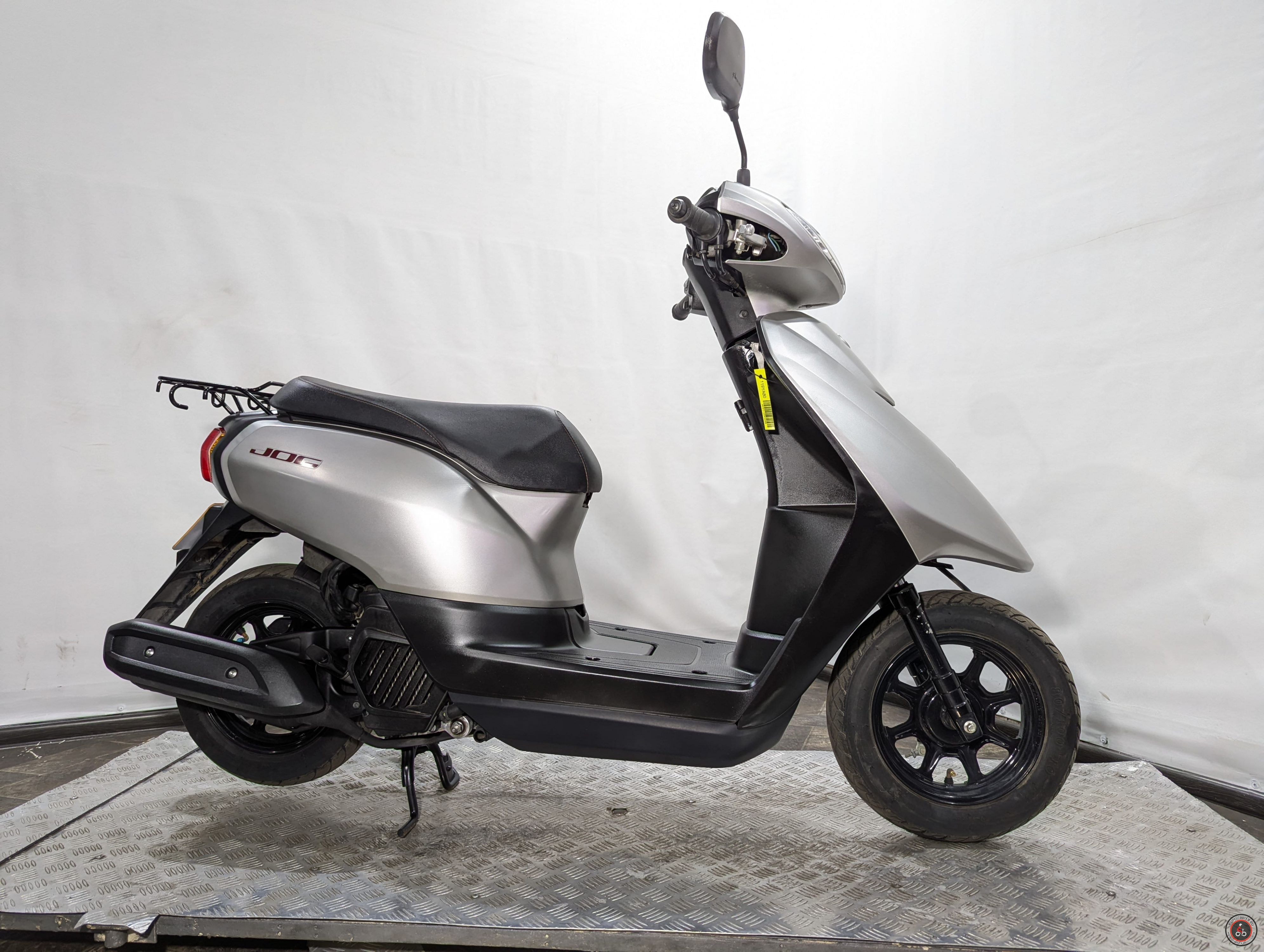 Скутер Yamaha Jog FI AY01 (2018г.в.) - Тип задней подвески: Амортизатор