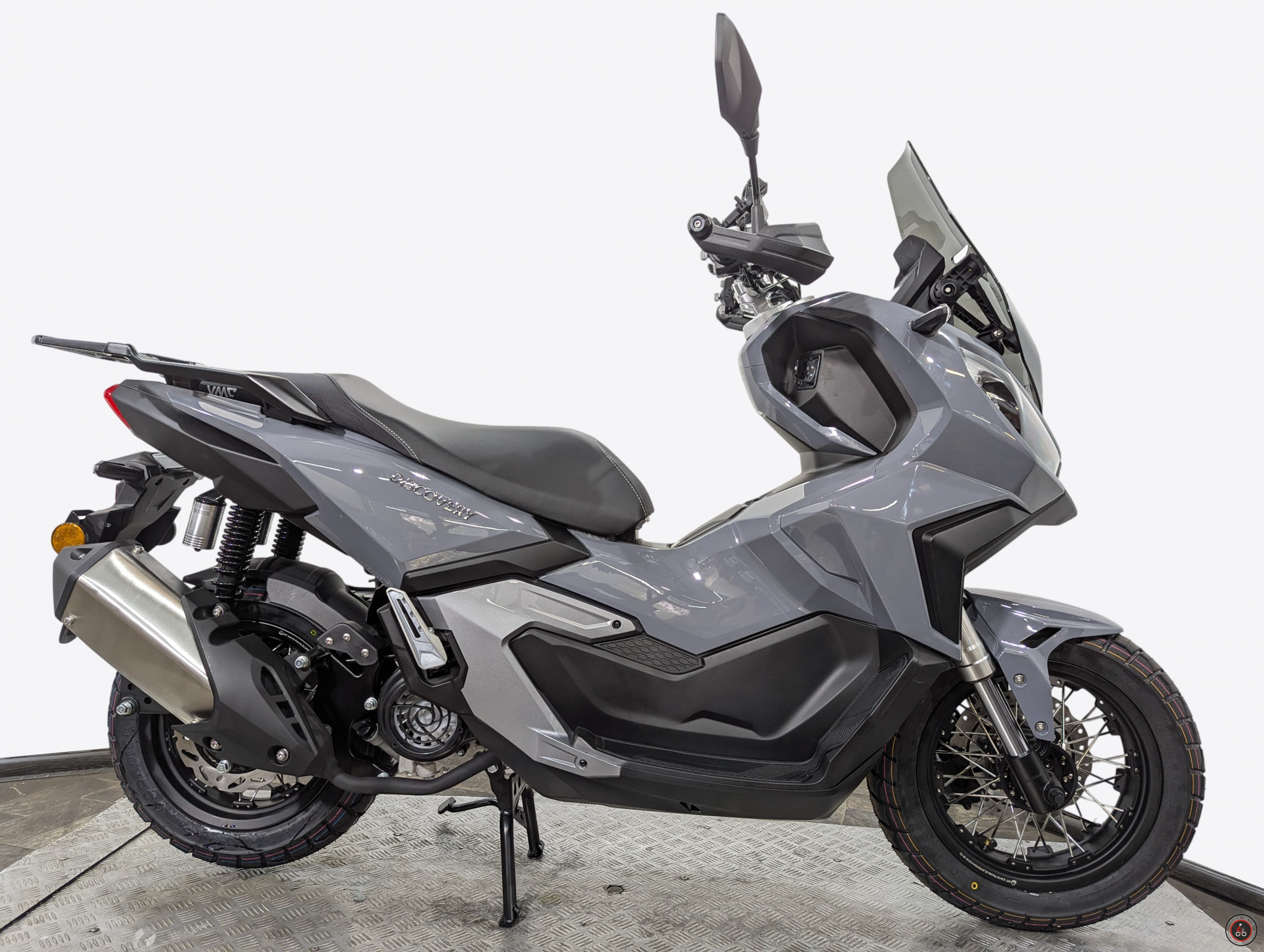 Скутер VMC DISCOVERY (49/170cc) Серый глянцевый - Максимальная скорость: 100 км/ч
