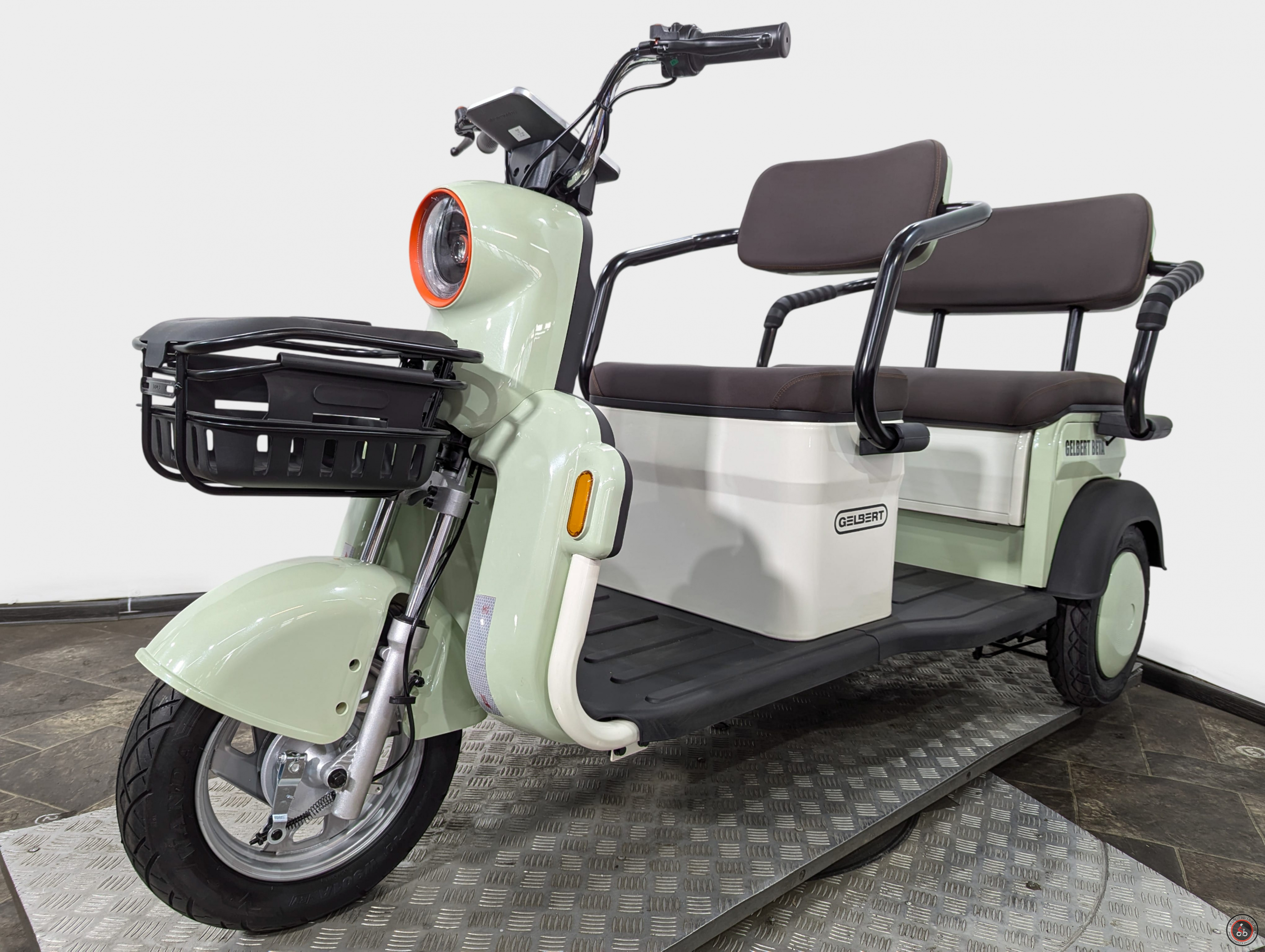 Электротрицикл Rutrike Gelbert Beta 60V 800Вт Бежевый