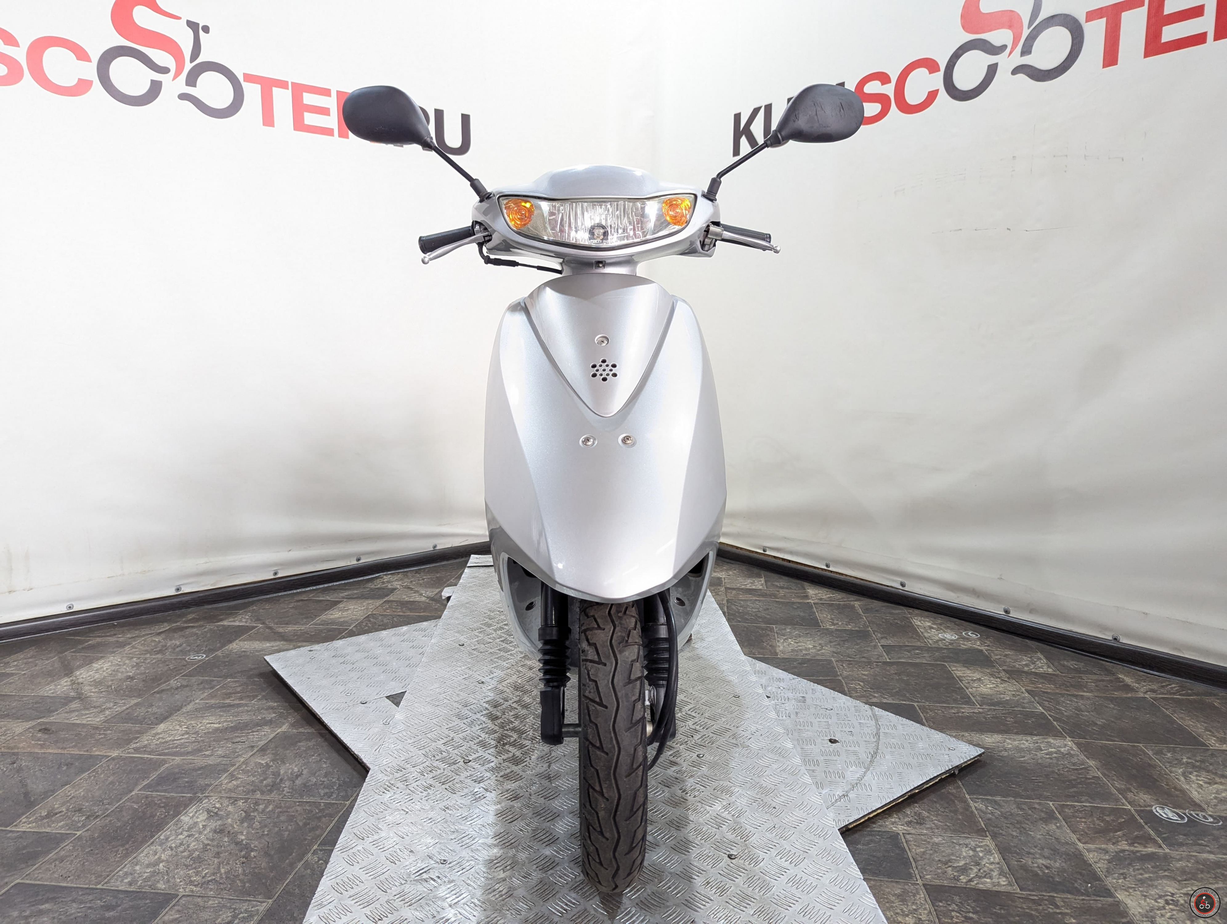 Скутер Honda Dio AF62 2004г. - Тип передней подвески: телескопическая