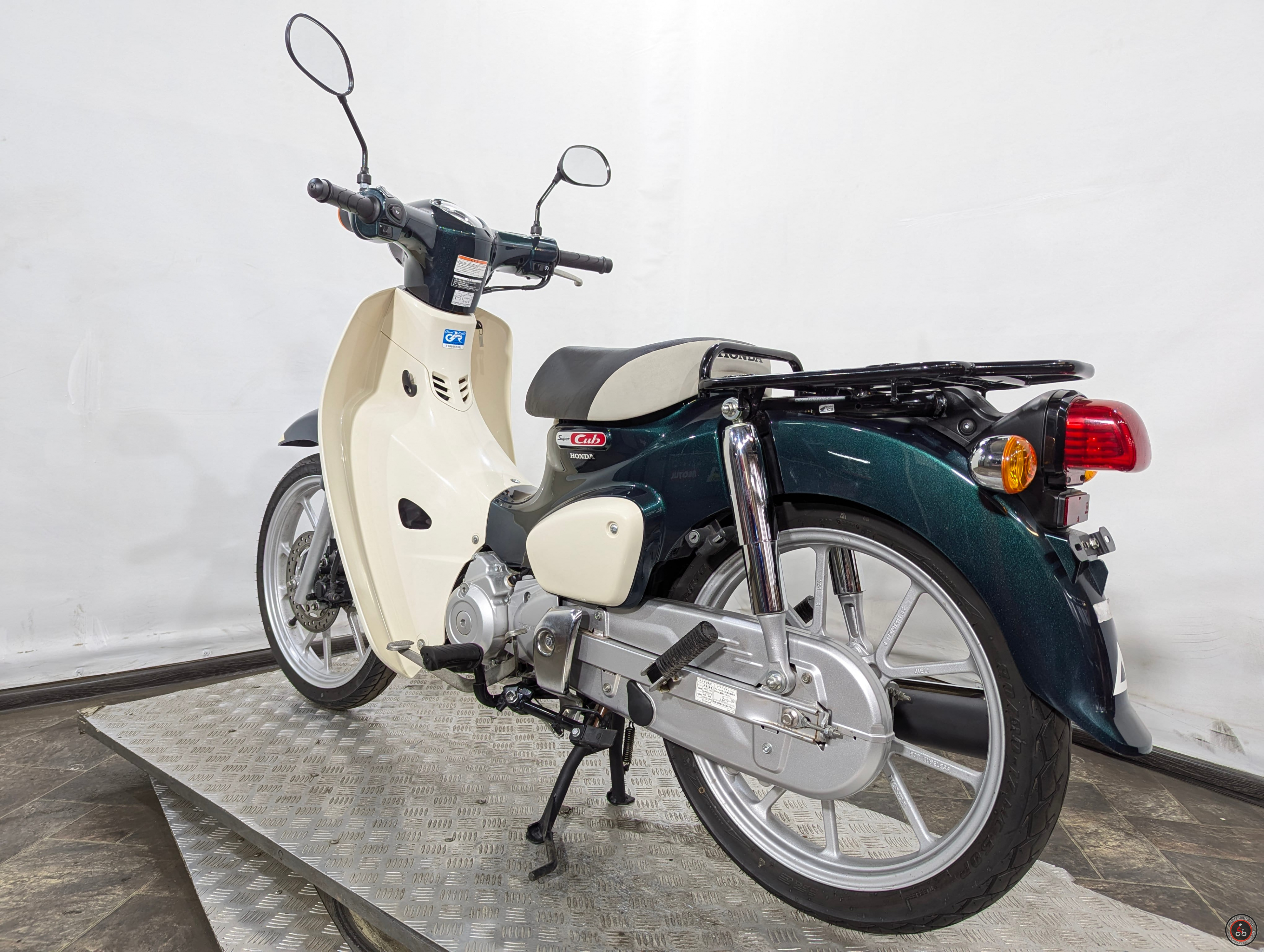 Скутер Honda Super Cub C110 JA59 - Объем двигателя: 109 cc