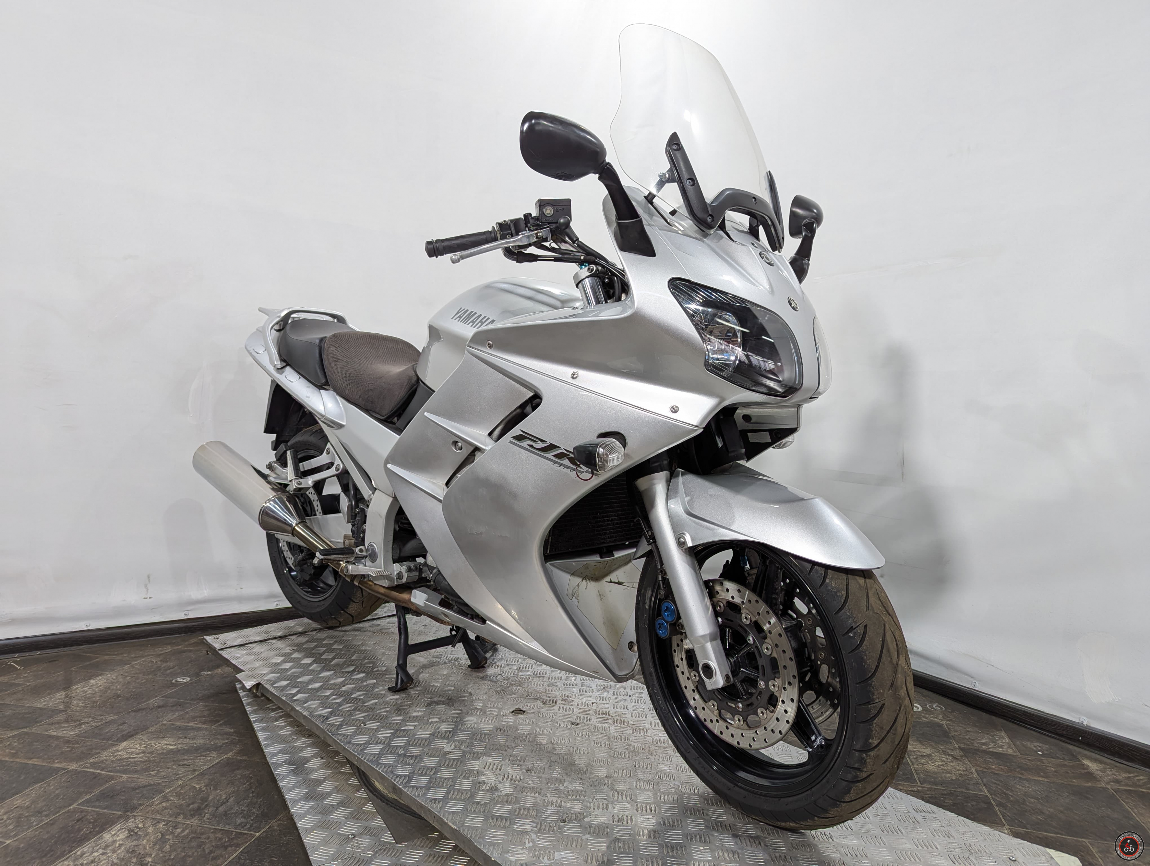 Yamaha FJR1300 - Емкость топливного бака: 25 л.