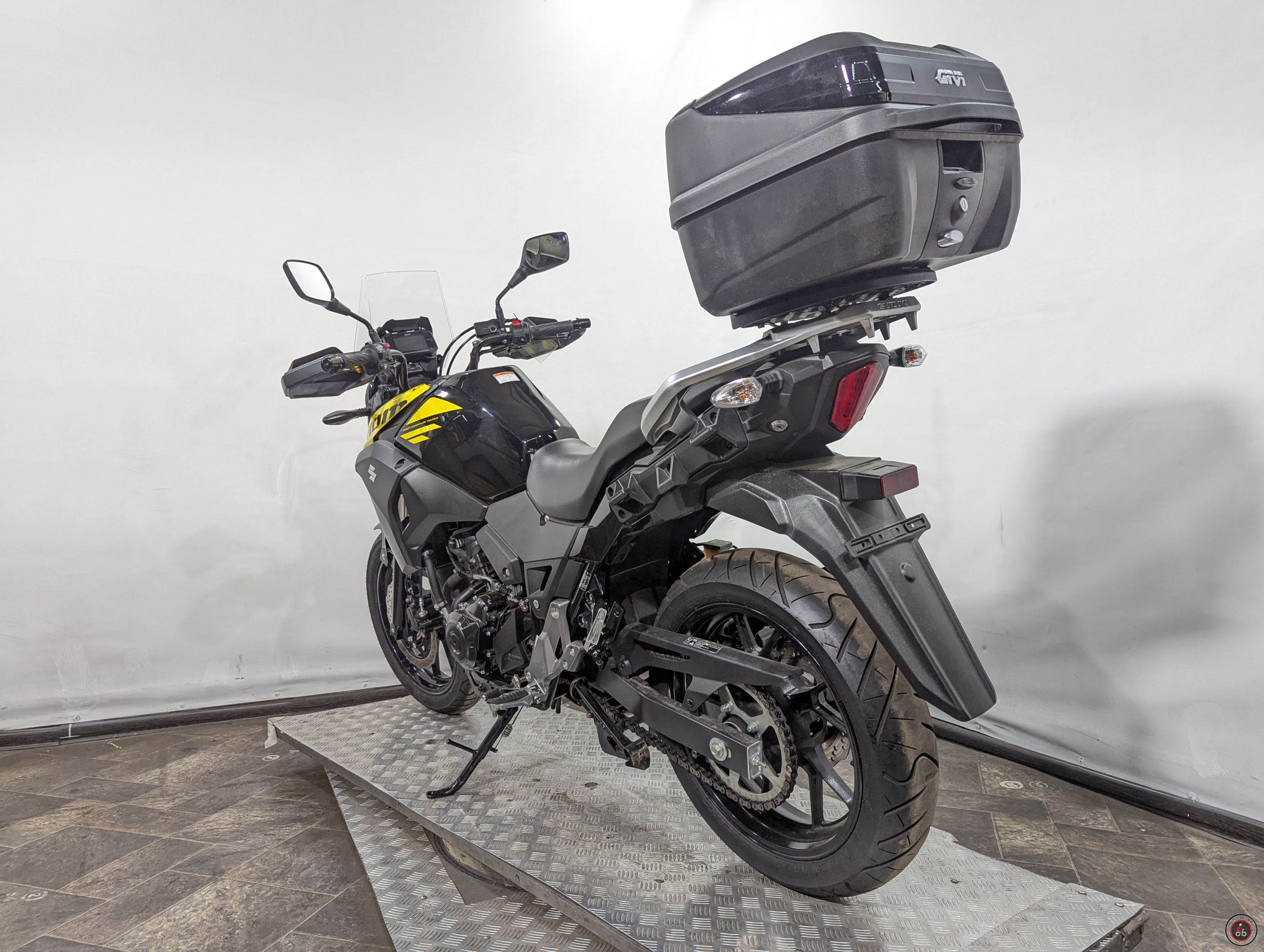 Мотоцикл Suzuki V-Strom 250A LC6 ABS 2019г.в. - Количество цилиндров: 2