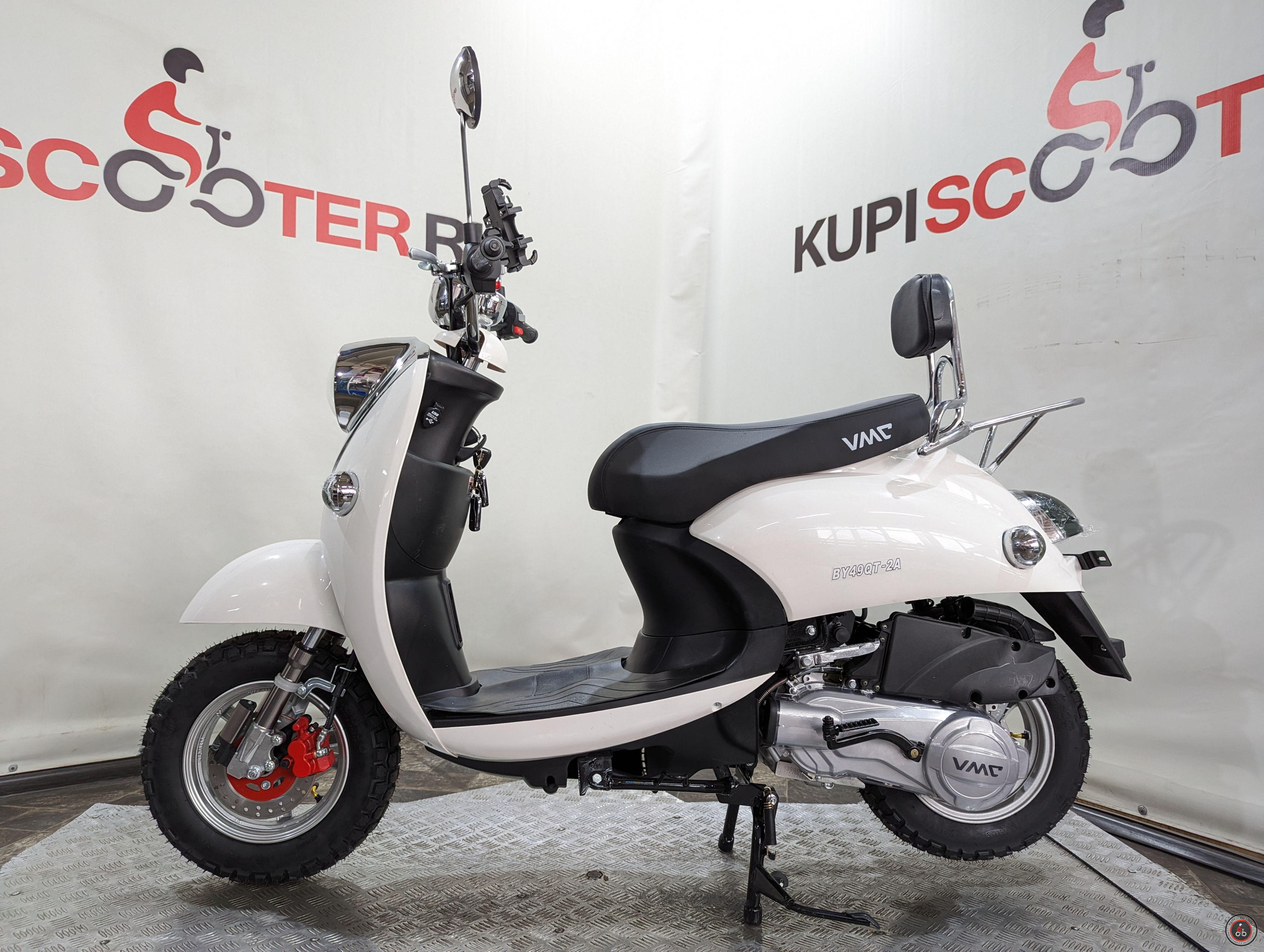 Скутер VMC (Vento)  Retro (49/150cc) Белый (БЕЗ КОФРА) - Объем двигателя: 150 см3* (49 см3)