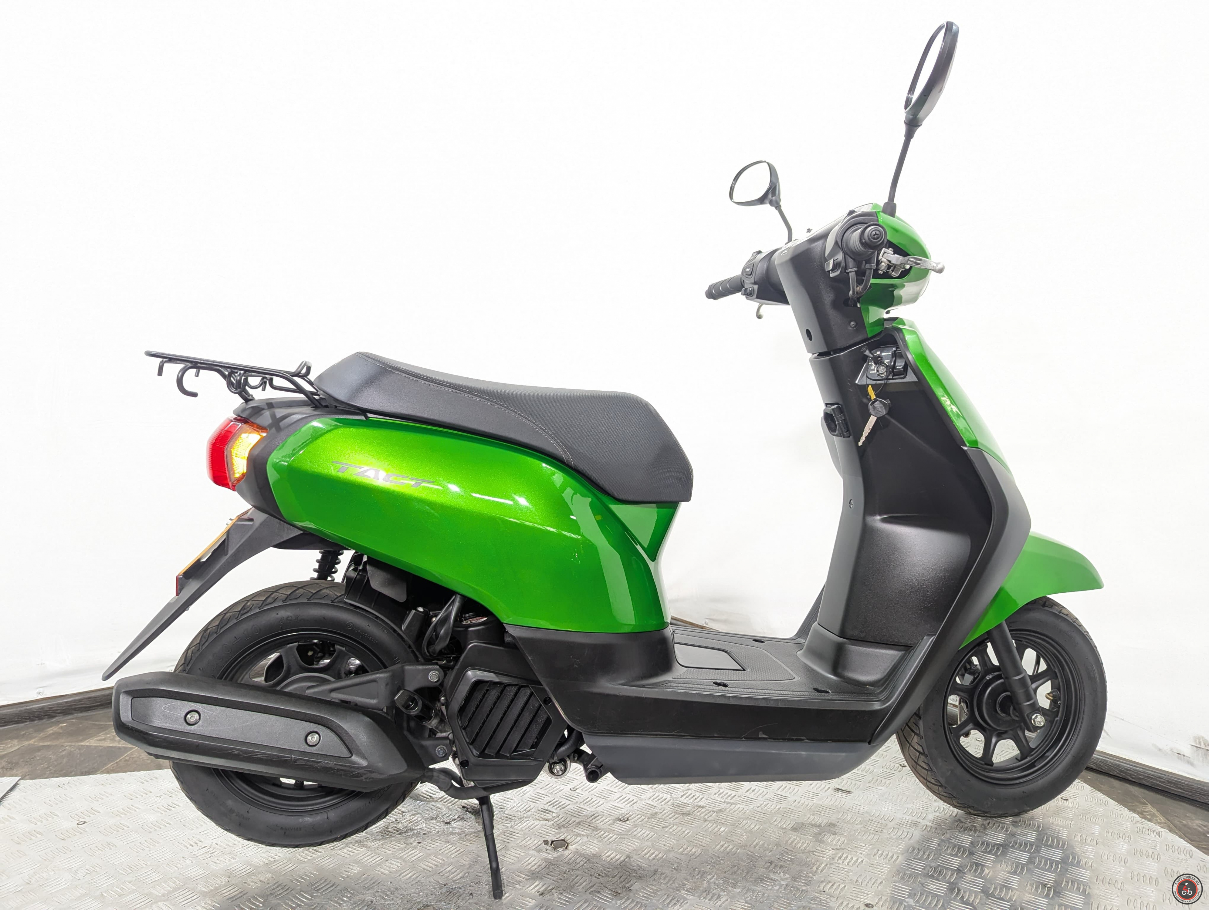 Скутер Honda Tact PGM-FI - Объем двигателя: 49