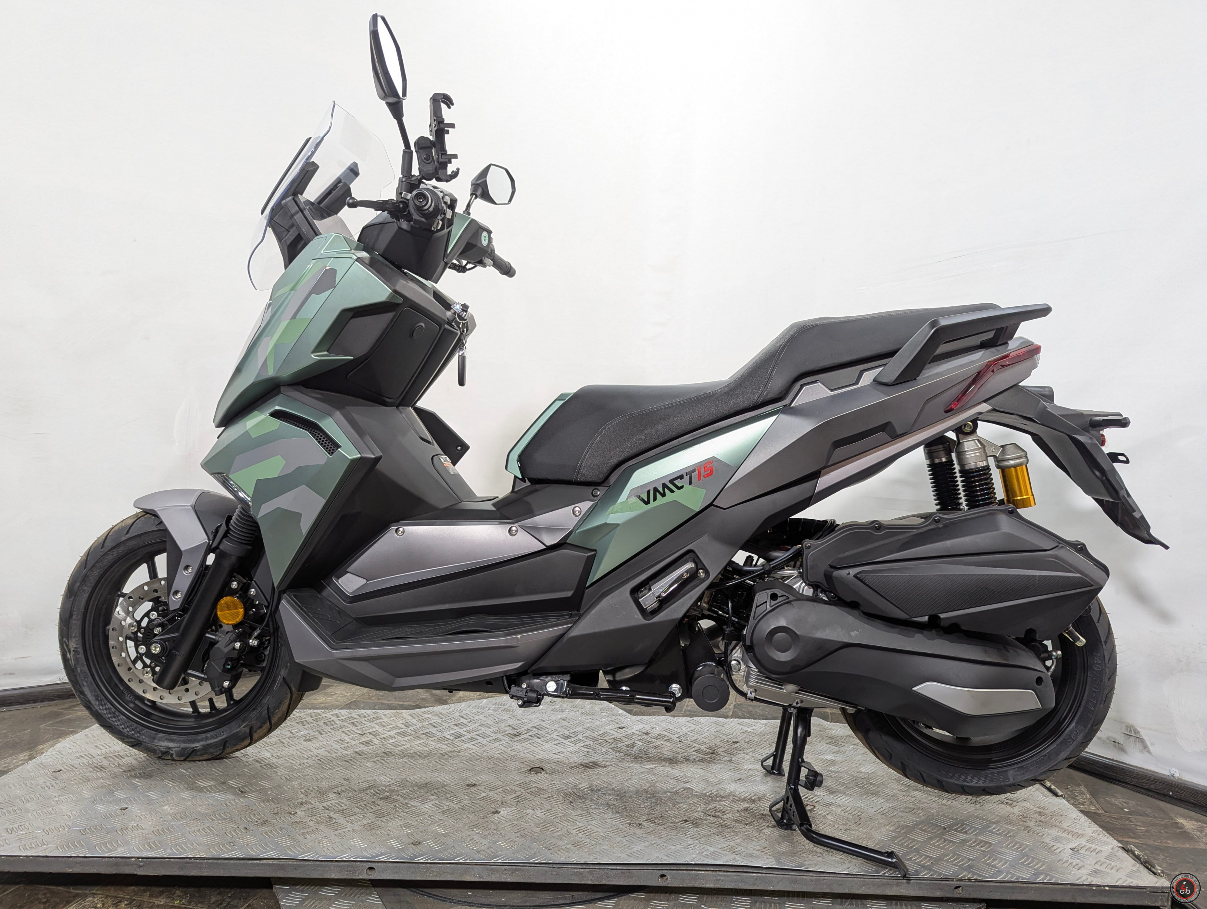 Скутер VMC (Vento) T-15 зеленый матовый - Емкость топливного бака: 15 л.