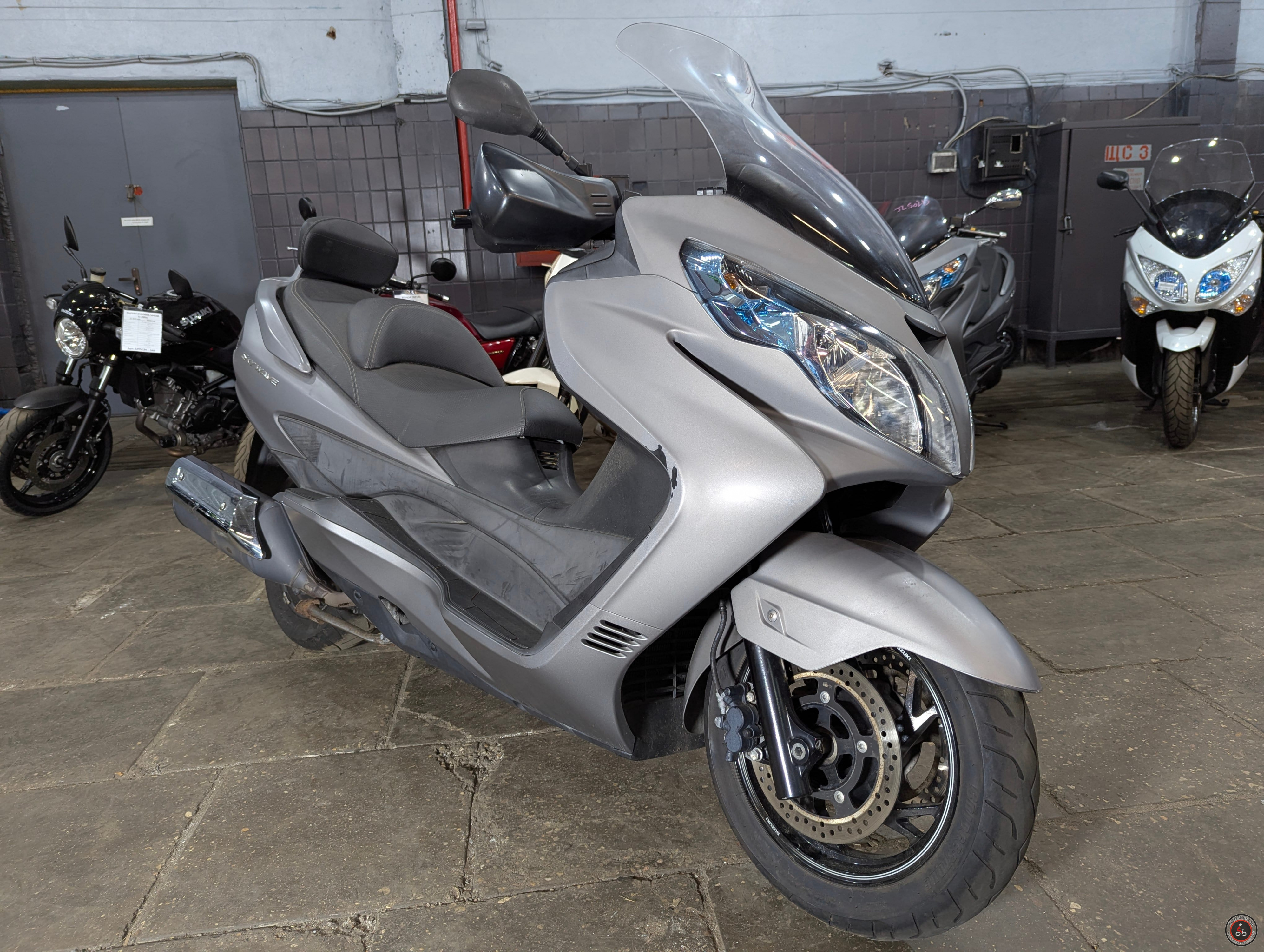 Скутер Suzuki Skywave 400 CK45A 2016 г. в. - Емкость топливного бака: 13 литров