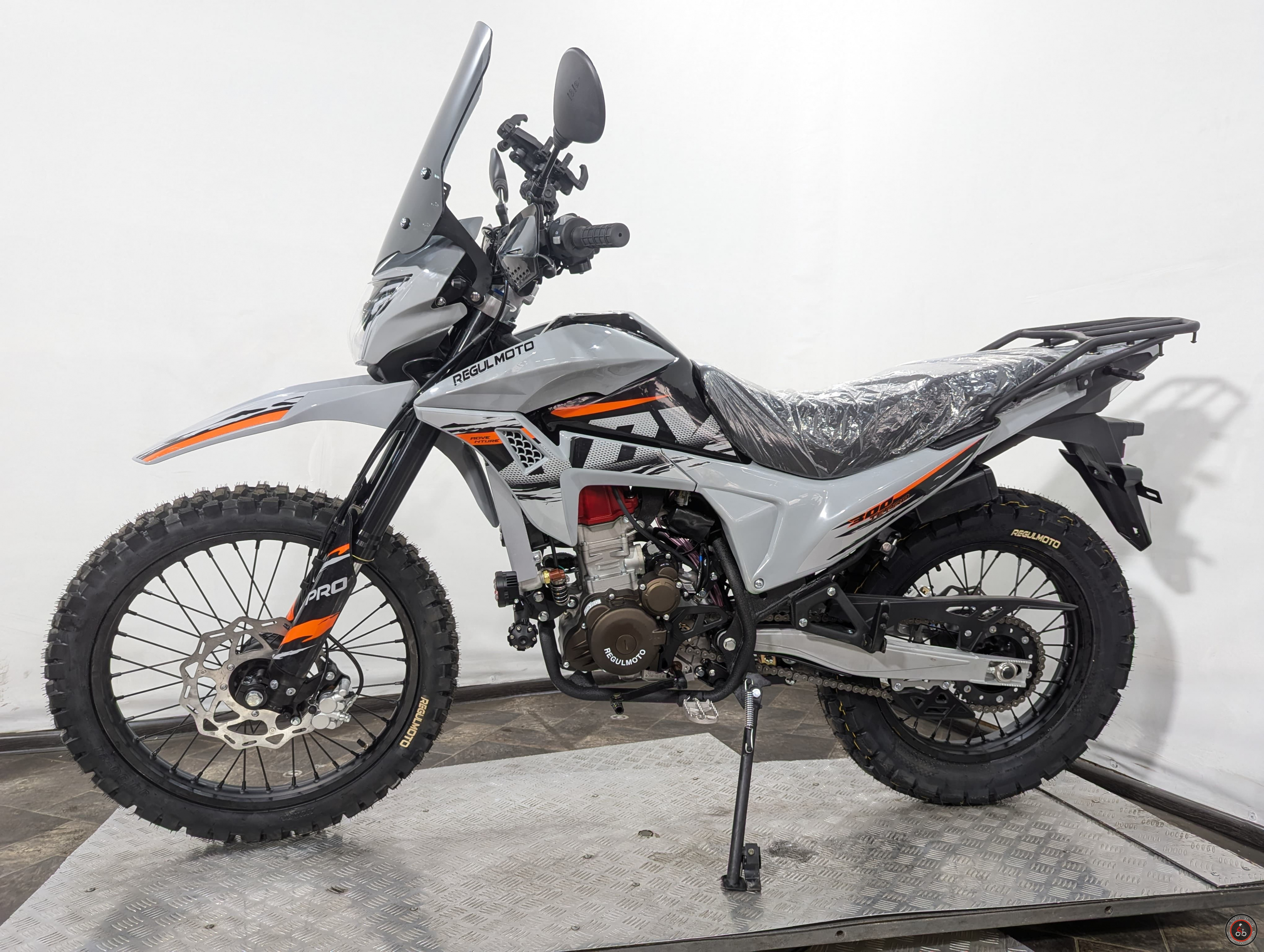 Мотоцикл Regulmoto TE (Tour Enduro) 300 PRO, 6 скоростей (Серый/оранжевый)