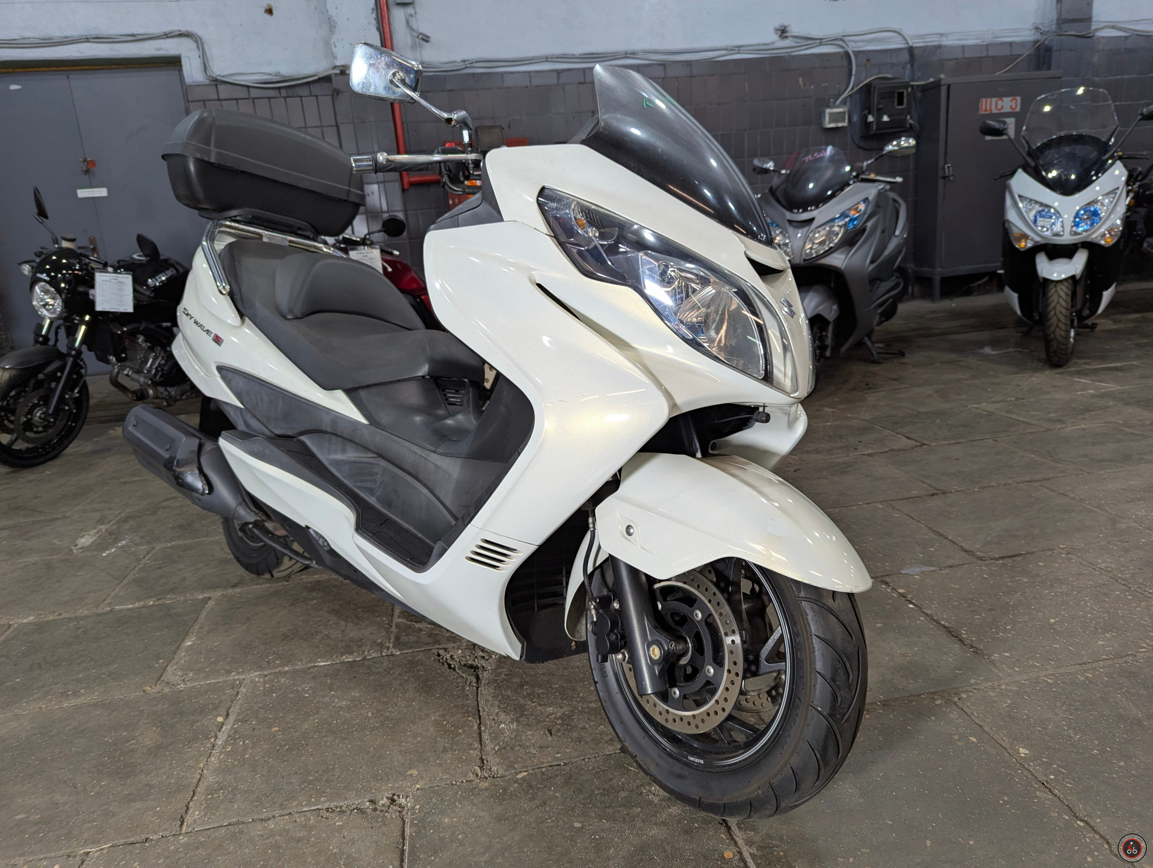 Скутер Suzuki Skywave 400 ABS CK45A 2014 г. в. - Количество цилиндров: 1