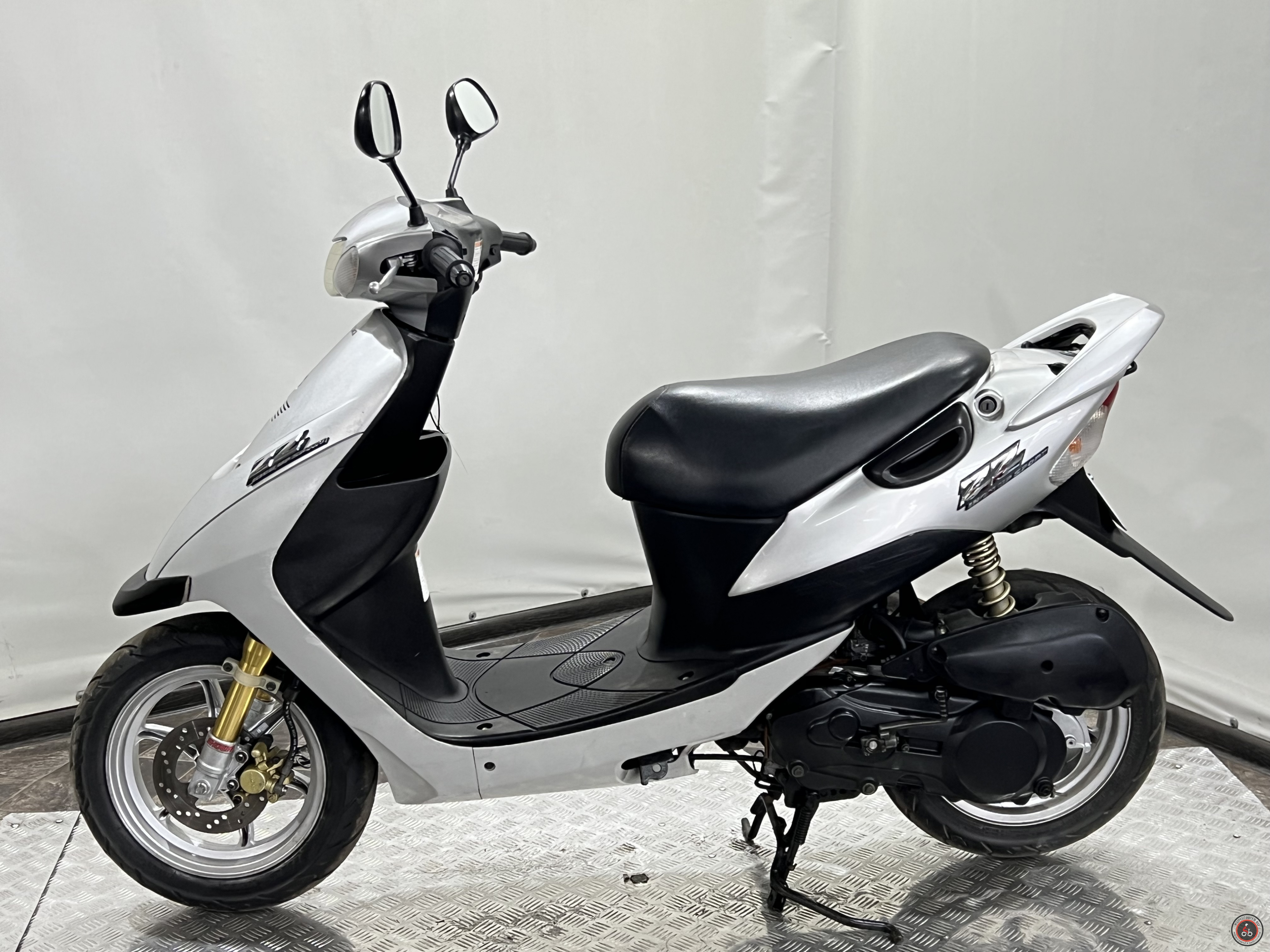 Скутер Suzuki ZZ CA1PB (2004г.в.) - Объем двигателя: 49 cc