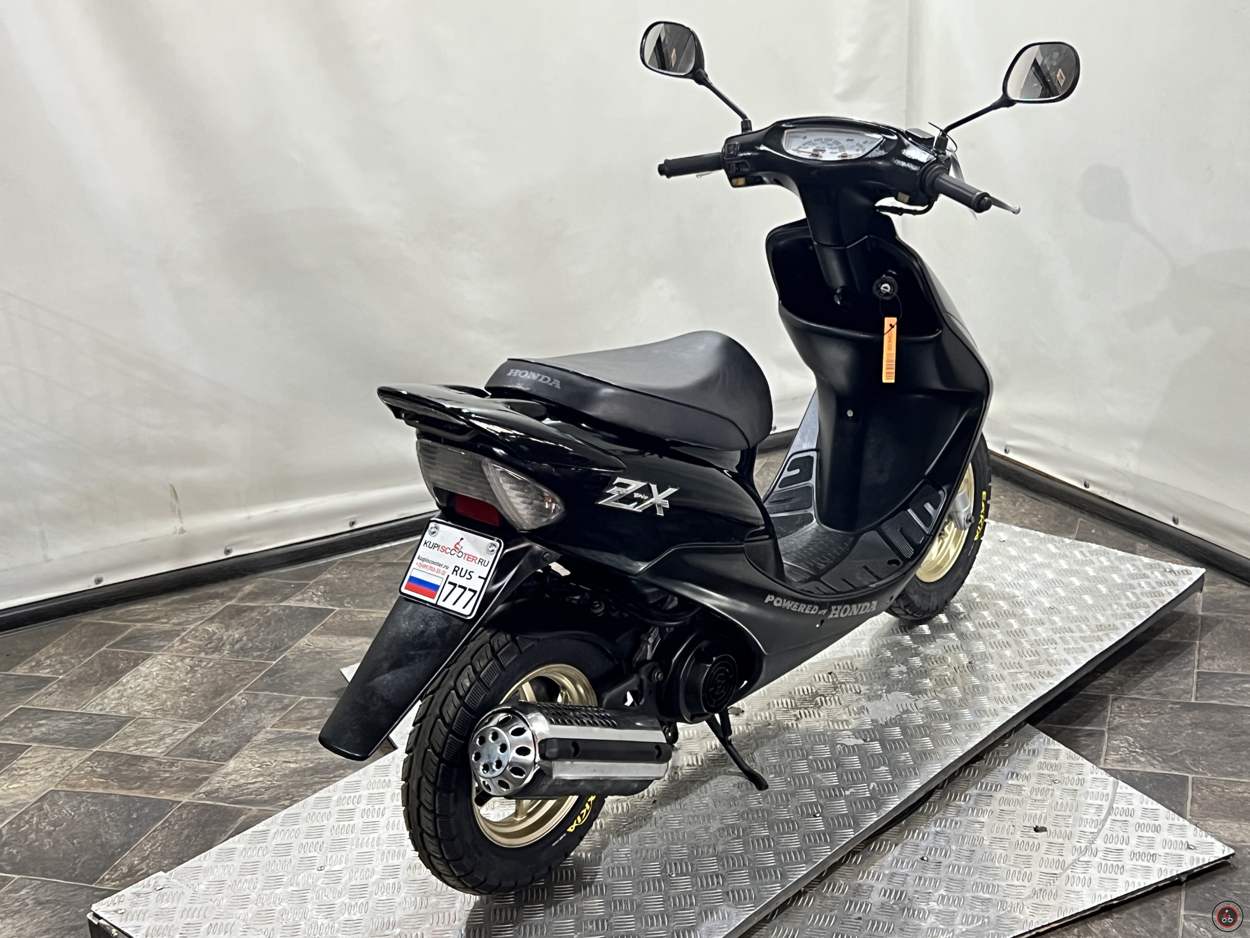 Скутер Honda Dio ZX AF35 (2000г.в.) - Количество цилиндров: 1