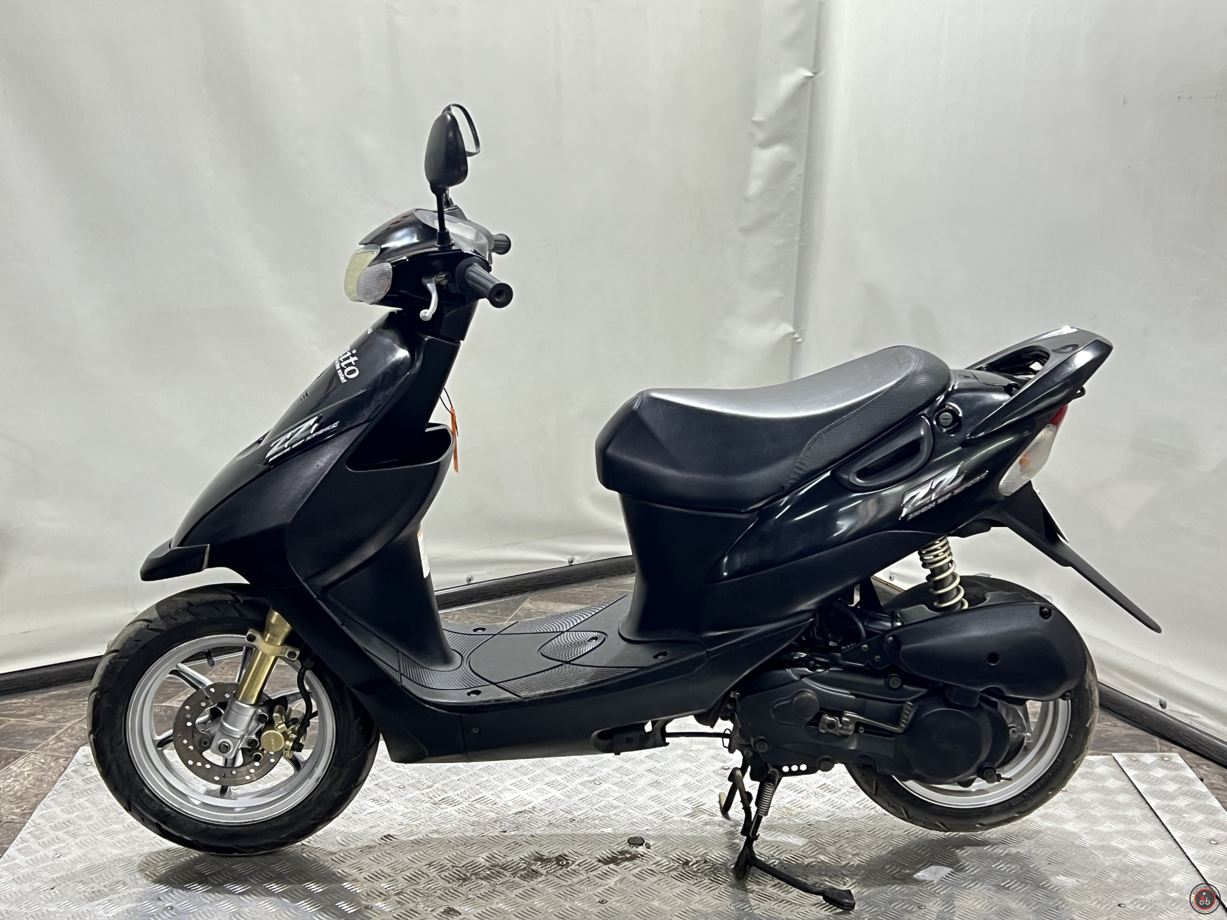 Скутер Suzuki ZZ CA1PB - Объем двигателя: 49 cc
