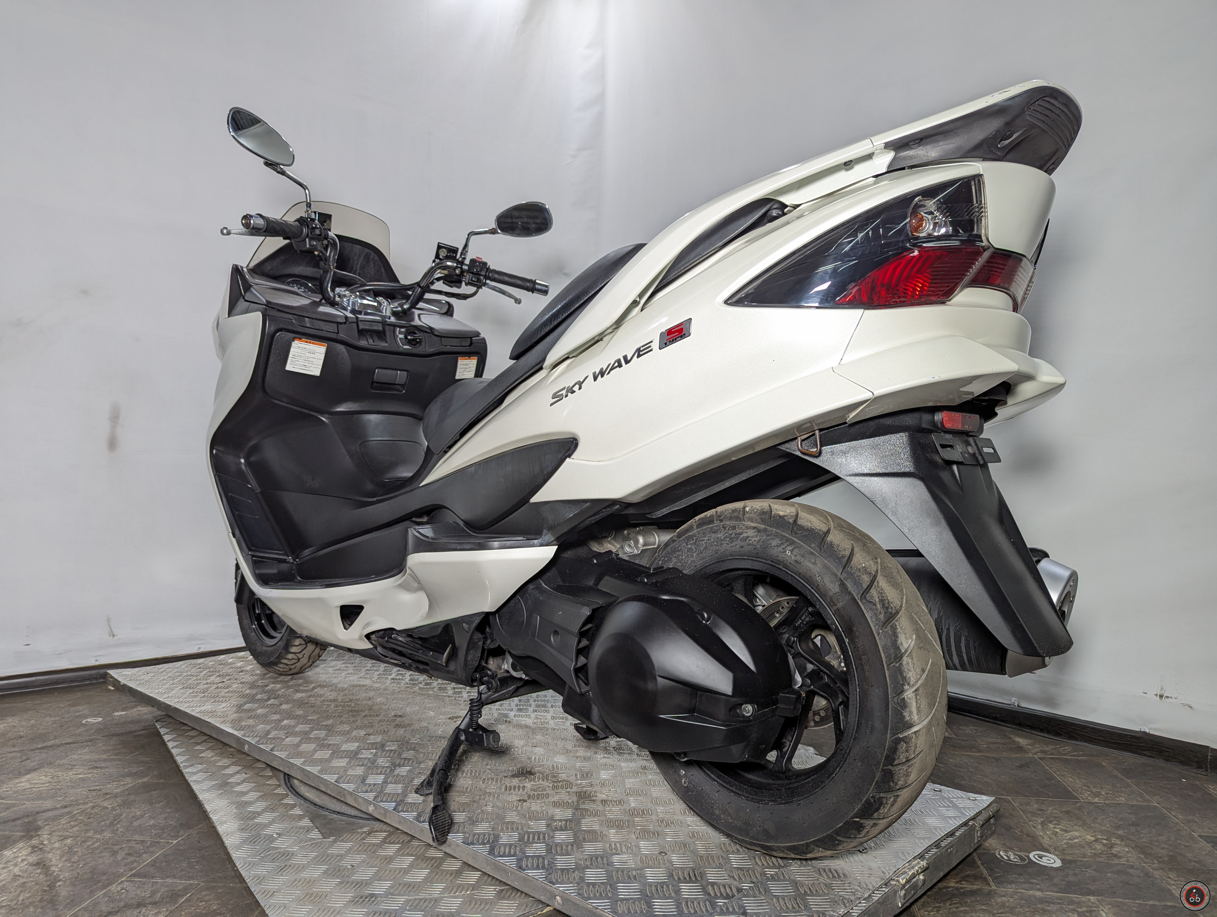 Suzuki Skywave 250-4 - Объем двигателя: 249 cc