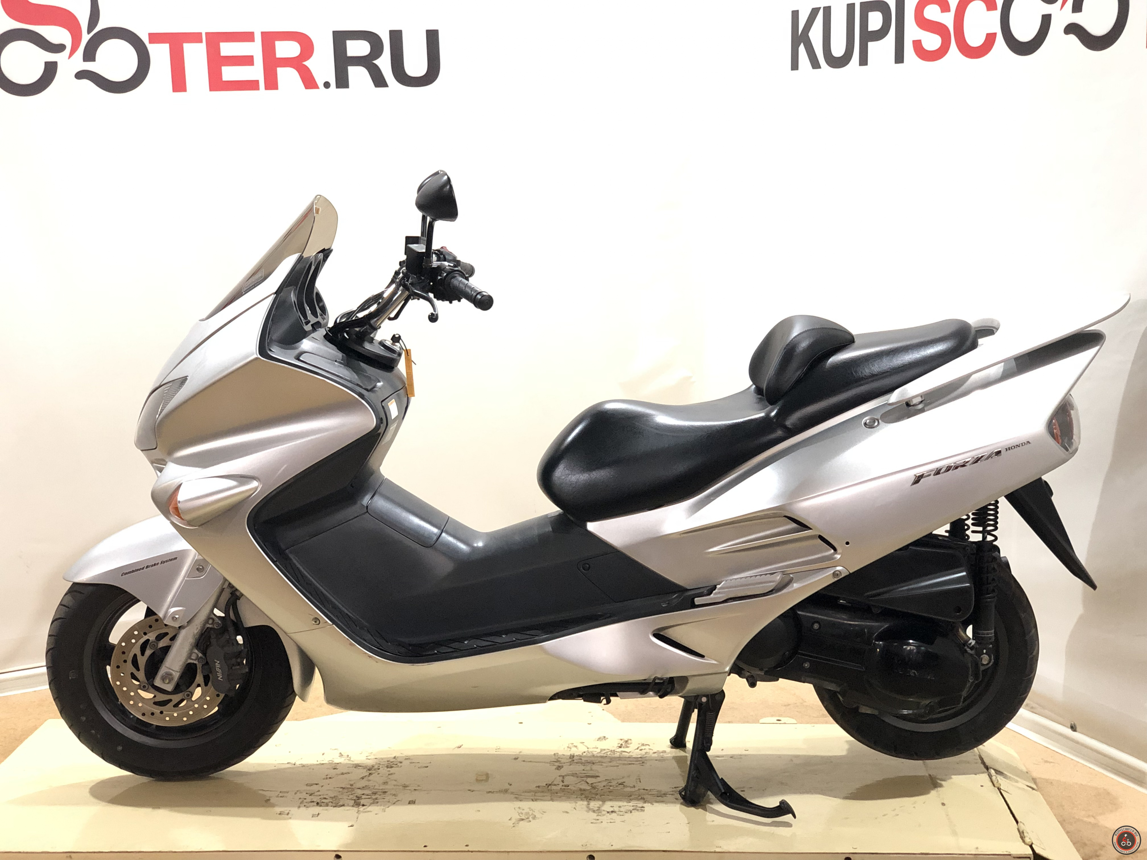 Скутер Honda Forza 250 MF06 - Количество цилиндров: 1