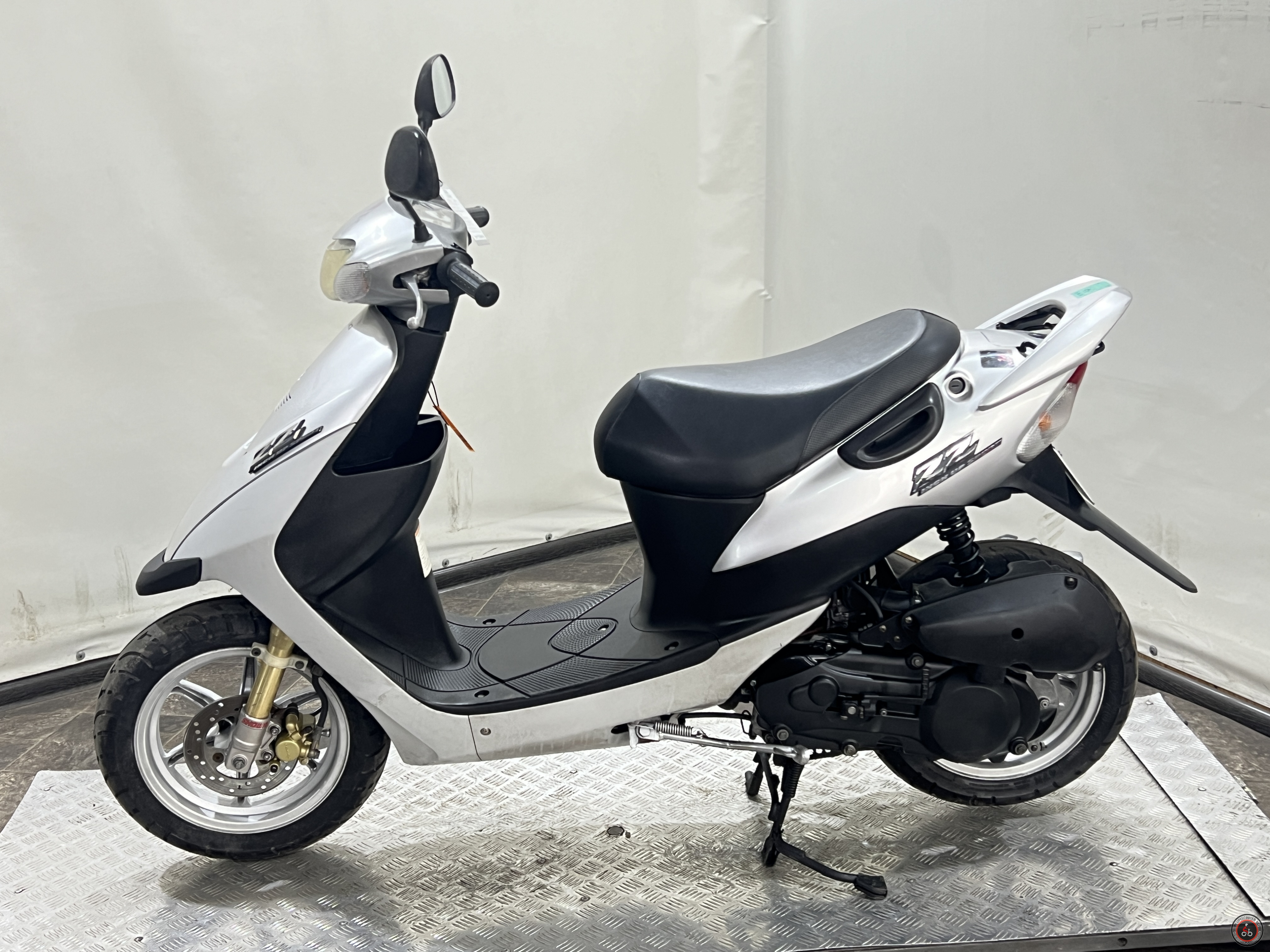 Скутер Suzuki ZZ CA1PB 2000г.в - Объем двигателя: 49 cc
